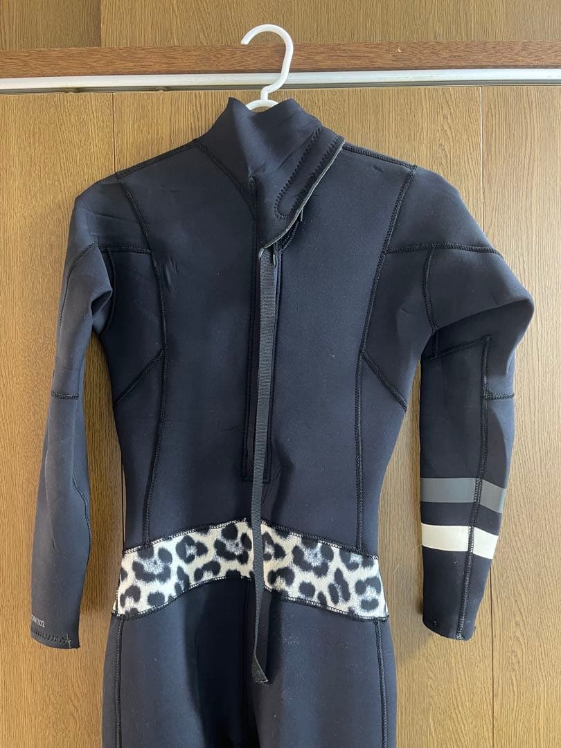 Hurley ウェットスーツ 黒 ヒョウ柄