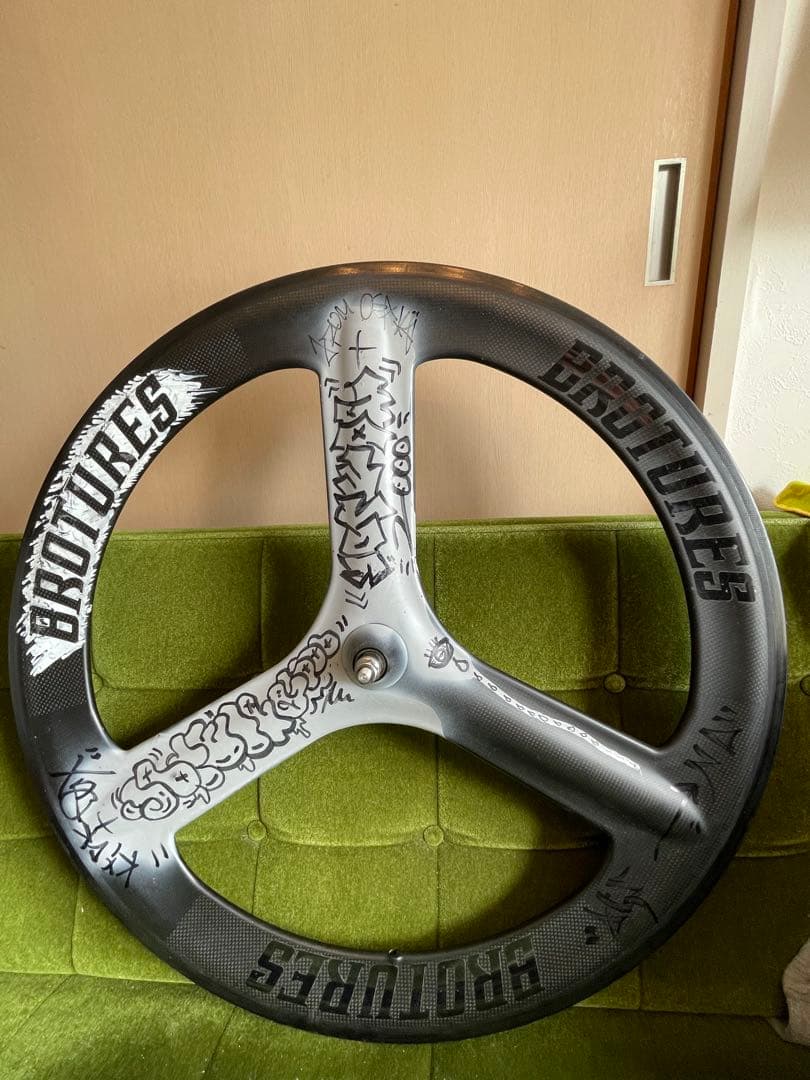 BROTOURES T3 片面グラフィティデザイン仕様　カーボンバトンホイール