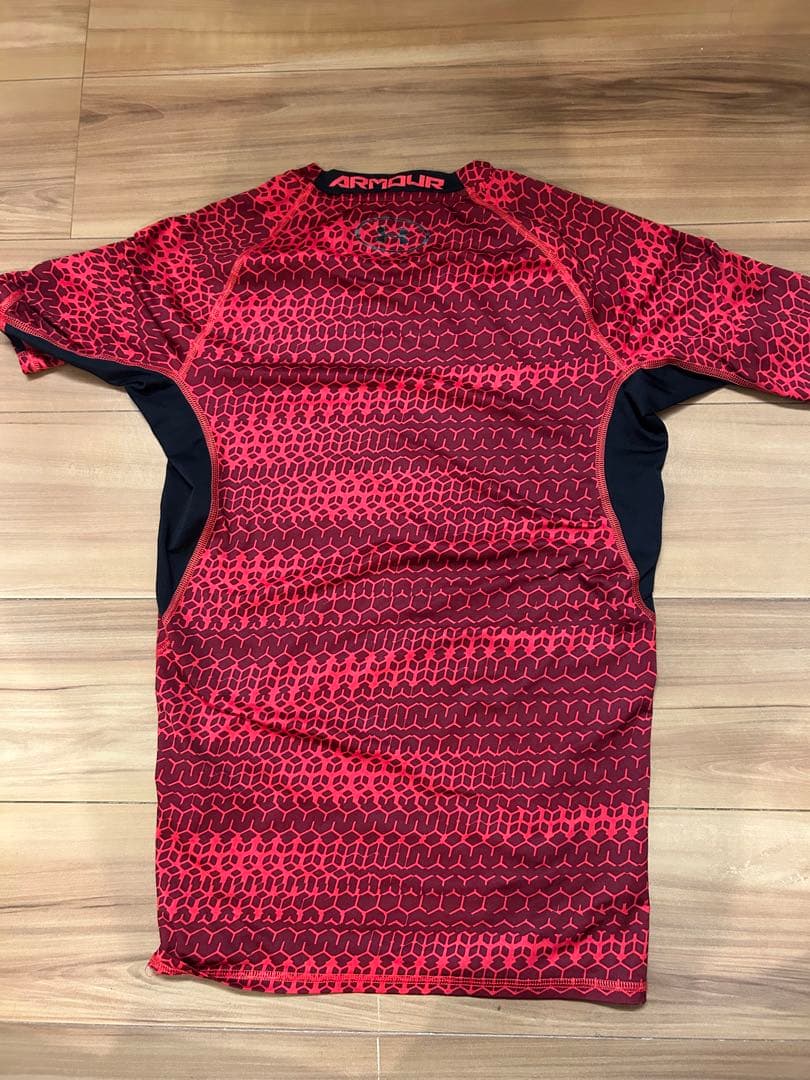 Under Armour 半袖アンダーシャツ 赤黒