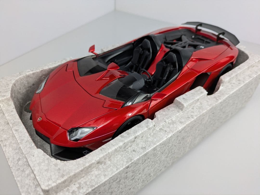 1/18 ミニカー ランボルギーニ　アヴェンタドール J オートアート　レッド