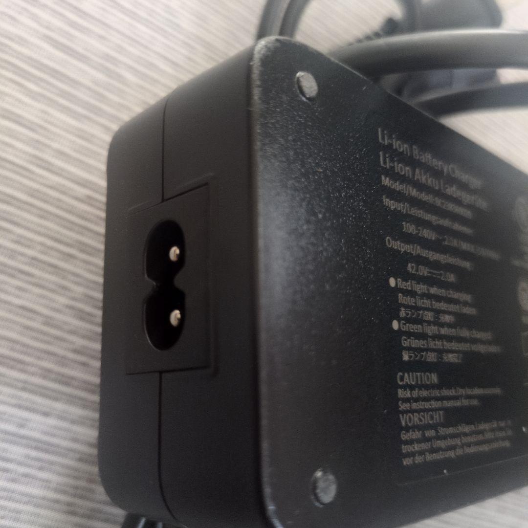 ベネリ電動自転車　充電器