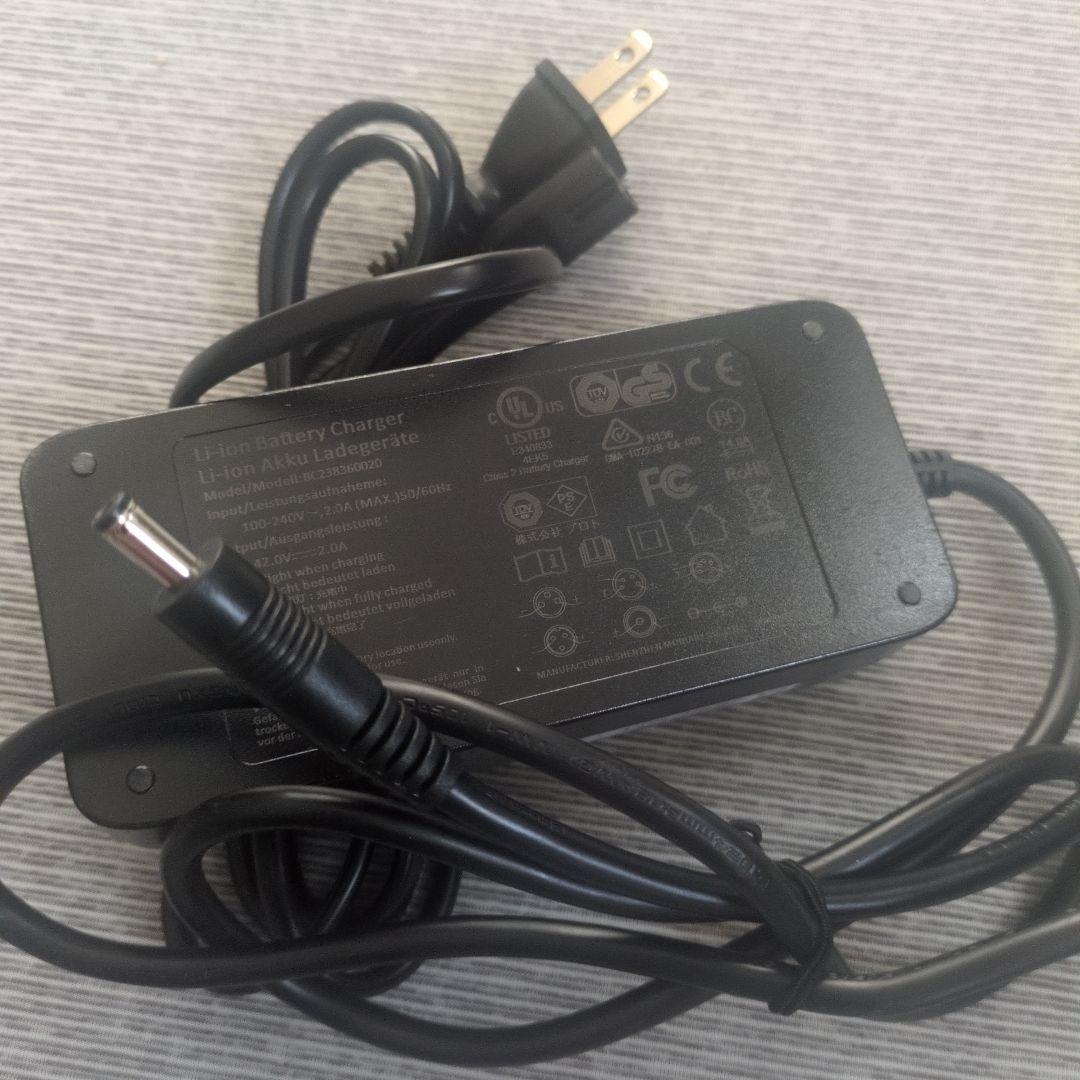 ベネリ電動自転車　充電器