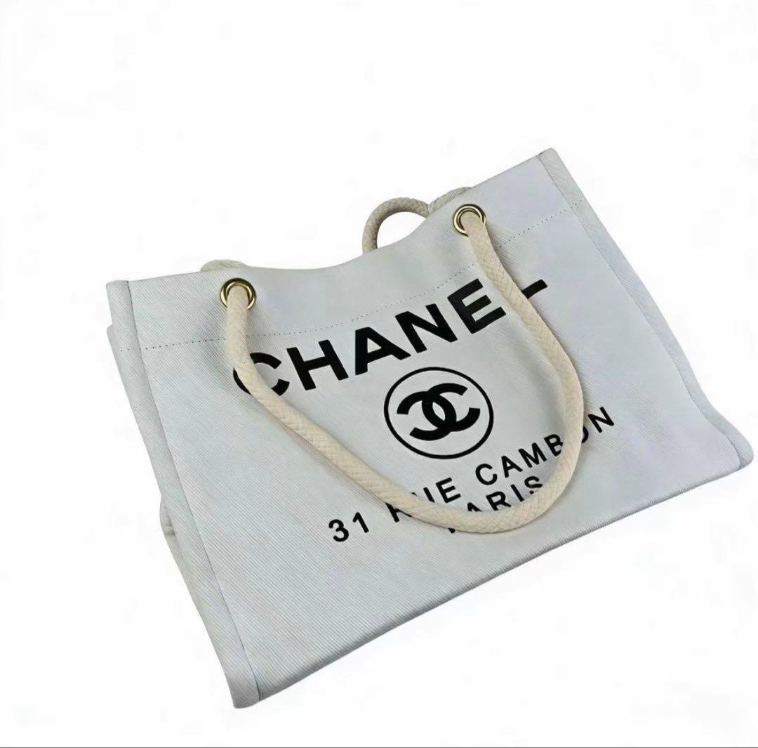 CHANEL ノベルティ　ロゴ入り ホワイトトートバッグ