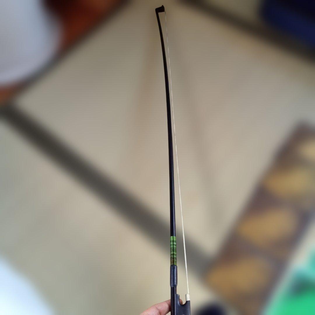 バイオリン4/4セット　弦3種　松脂　ミュート2種　肩当て　ケース　弓