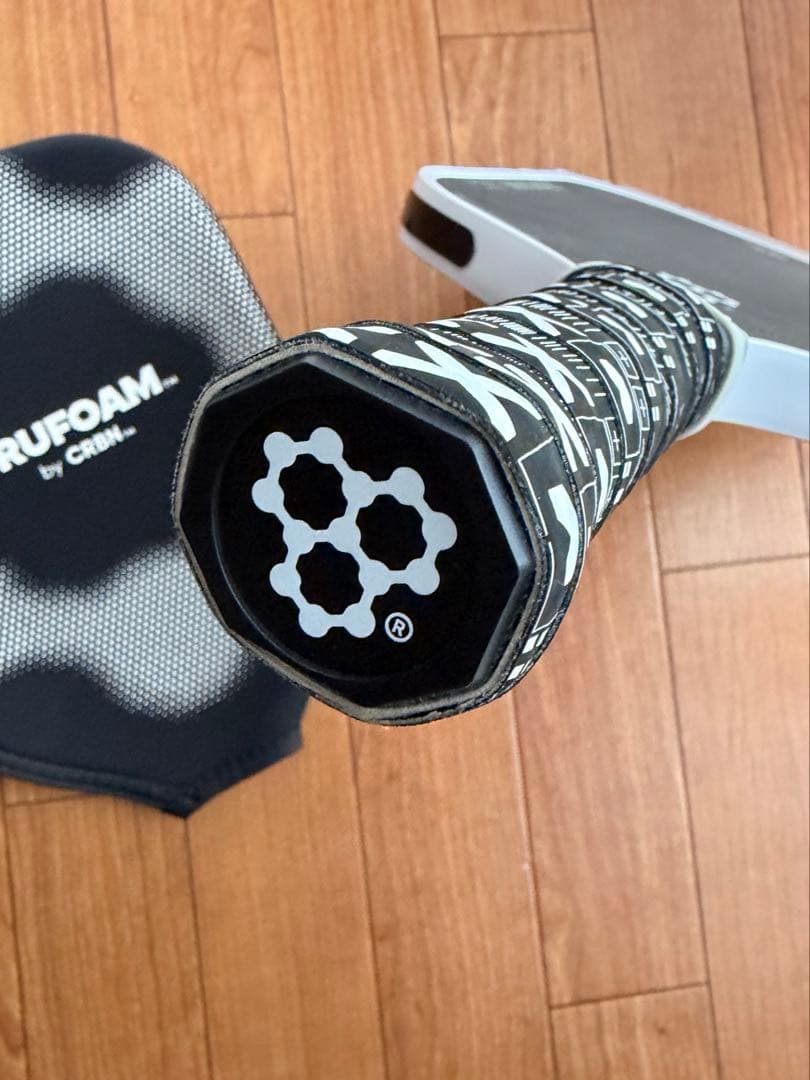 美品　CRBN TRUFOAM ピックルボールパドル