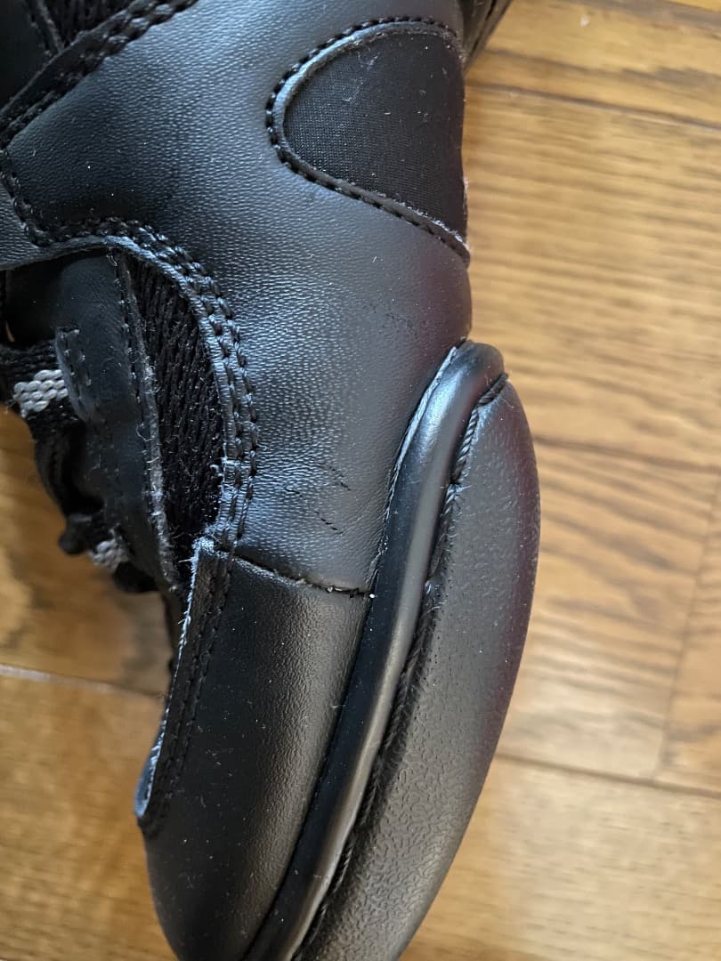 CHACOTT チャコット　ダンスシューズ　２３、５cm 　ミドルカット