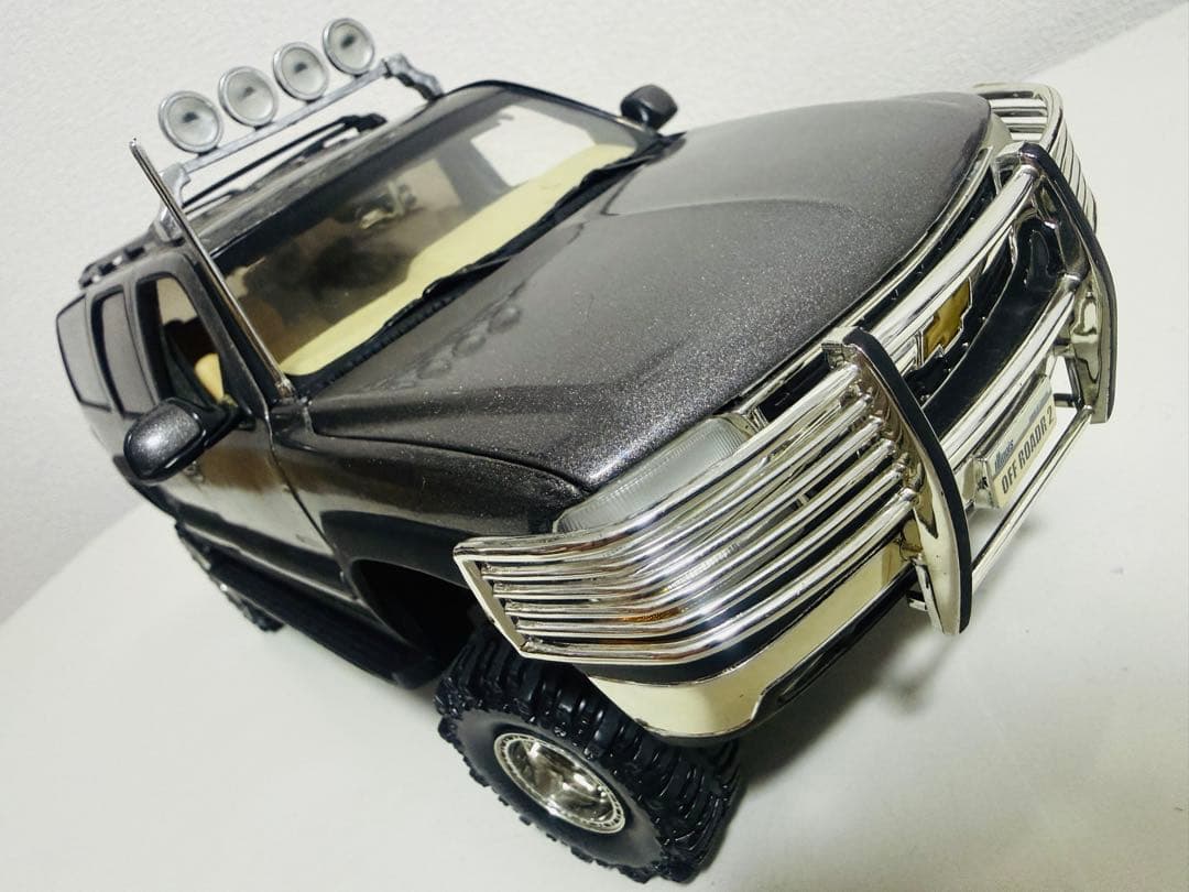 Ertlアーテル/Chevyシボレー Suburbanサバーバン 1/18 絶版