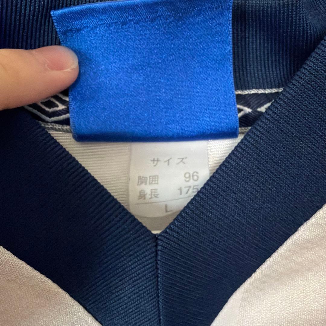 UMBRO ホワイト Vネックシャツ