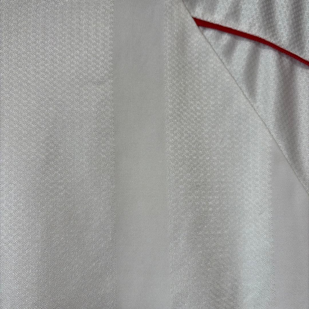 UMBRO ホワイト Vネックシャツ