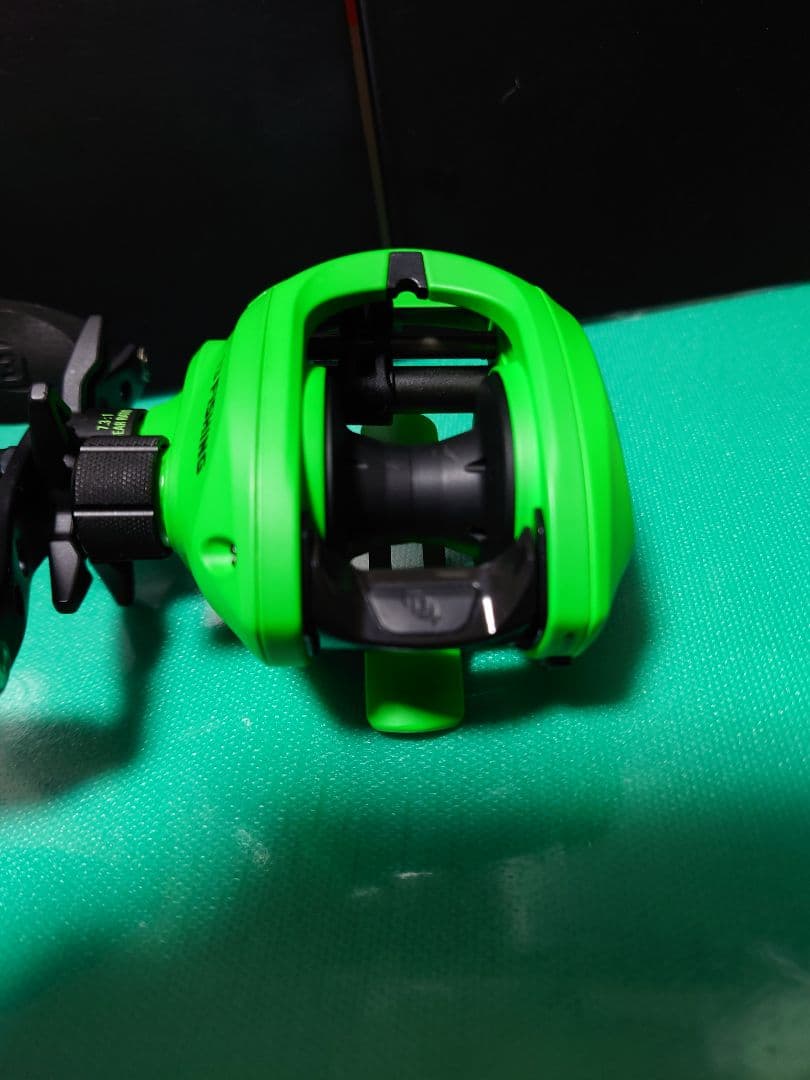 13 FISHING インセプションスポーツ Z 左手用 、土日値下げ。