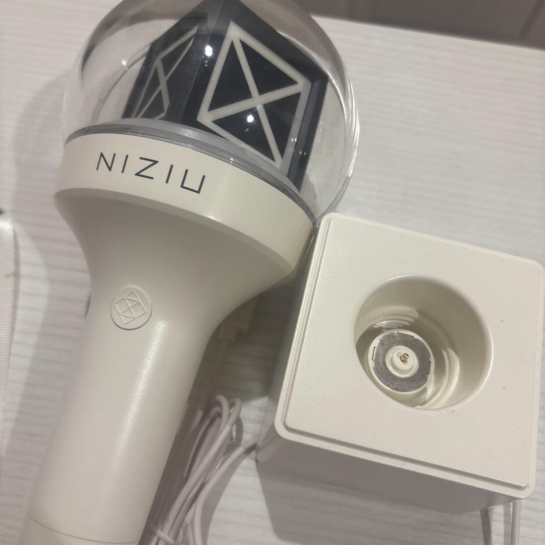 NIZIU ペンライト ホワイト 充電器付き