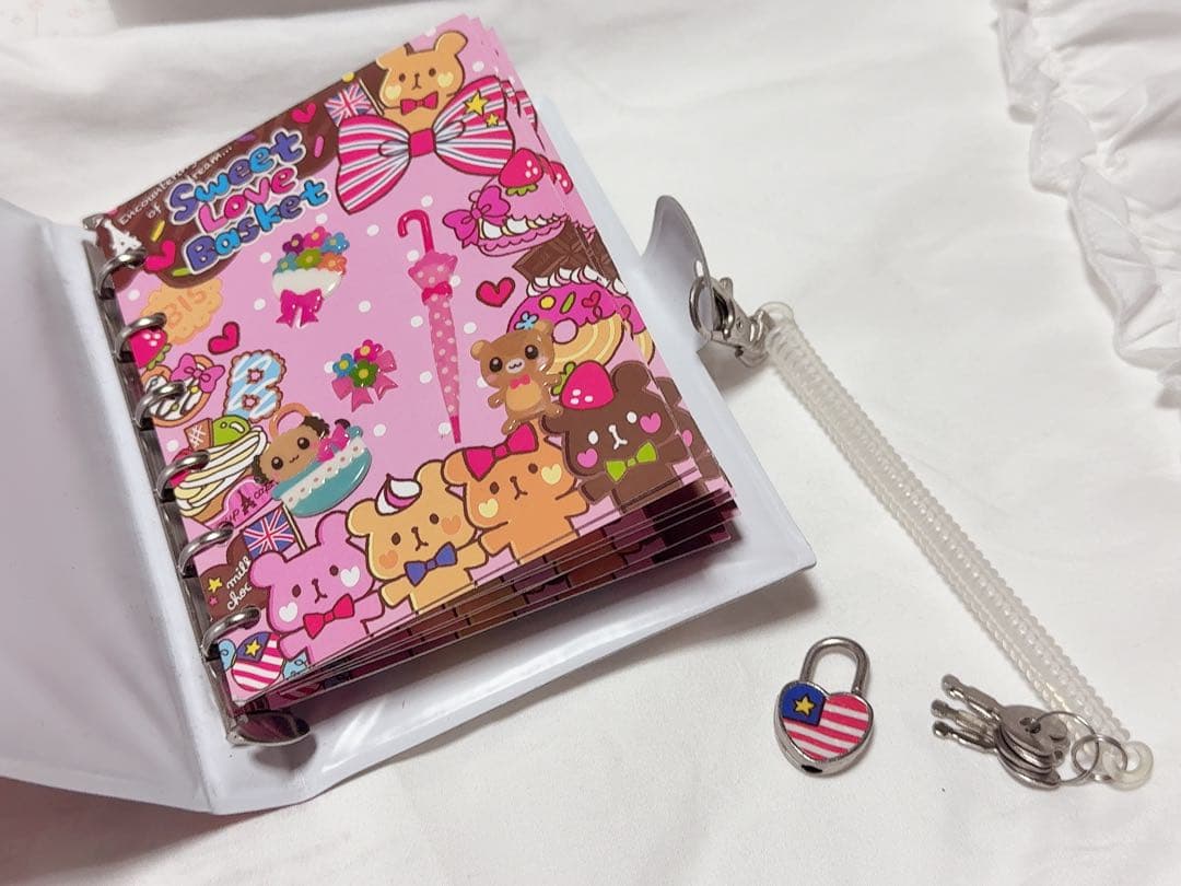 鍵付きシール帳　当時物　平成レトロ　レア　立体シール　完成品　シャカシャカ