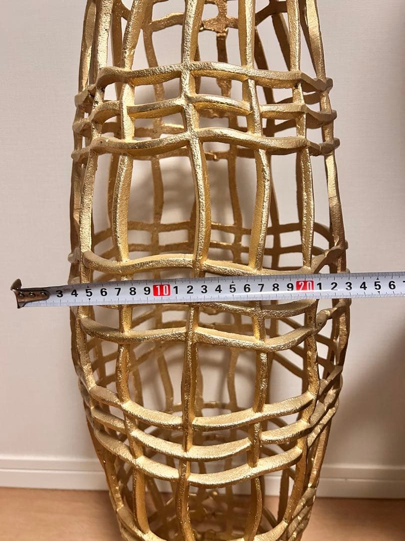 金属製ゴールドオープンワーク置物