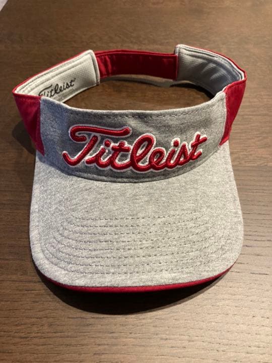 【美品】タイトリストバイザー