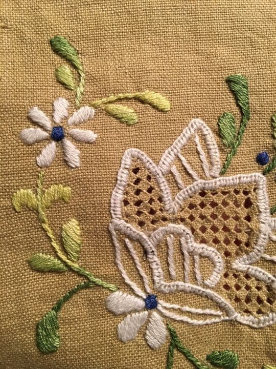 値下げしました!　ランチョンマット 手刺繍 リネン ティーマット