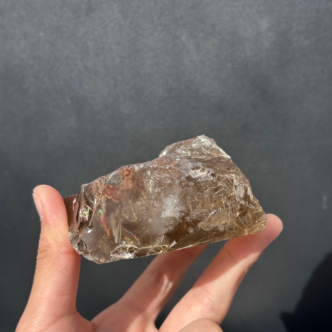 ブラジル産❣️天然石 タイチンルチルクォーツの原石　置物　鉱物G.110