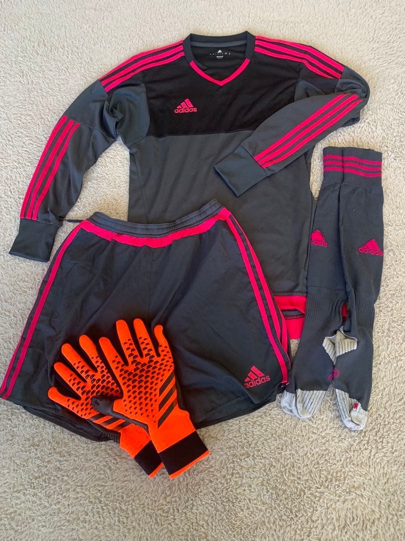 adidas ゴールキーパーウェアとグローブのセット