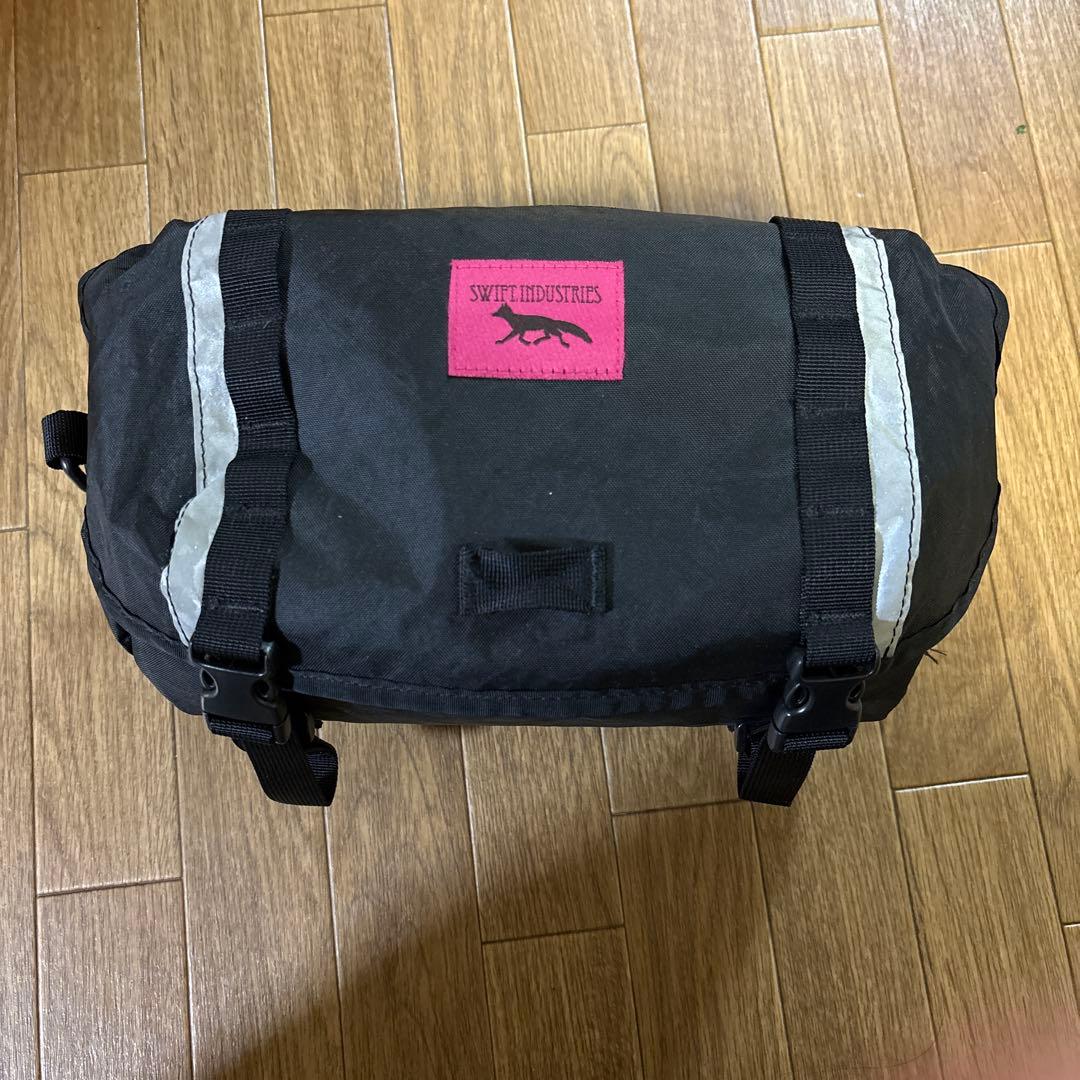 SWIFT INDUSTRIES 車体装着バッグ ブラック