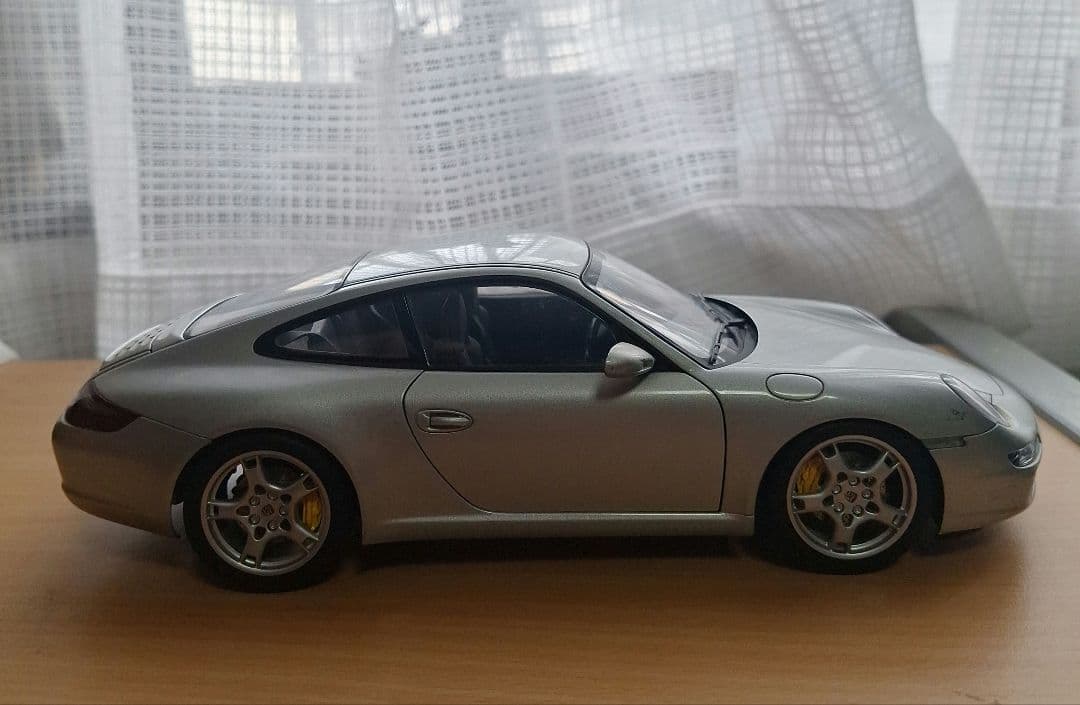 オートアート　ポルシェ　911カレラ　本体のみ　ジャンク扱い