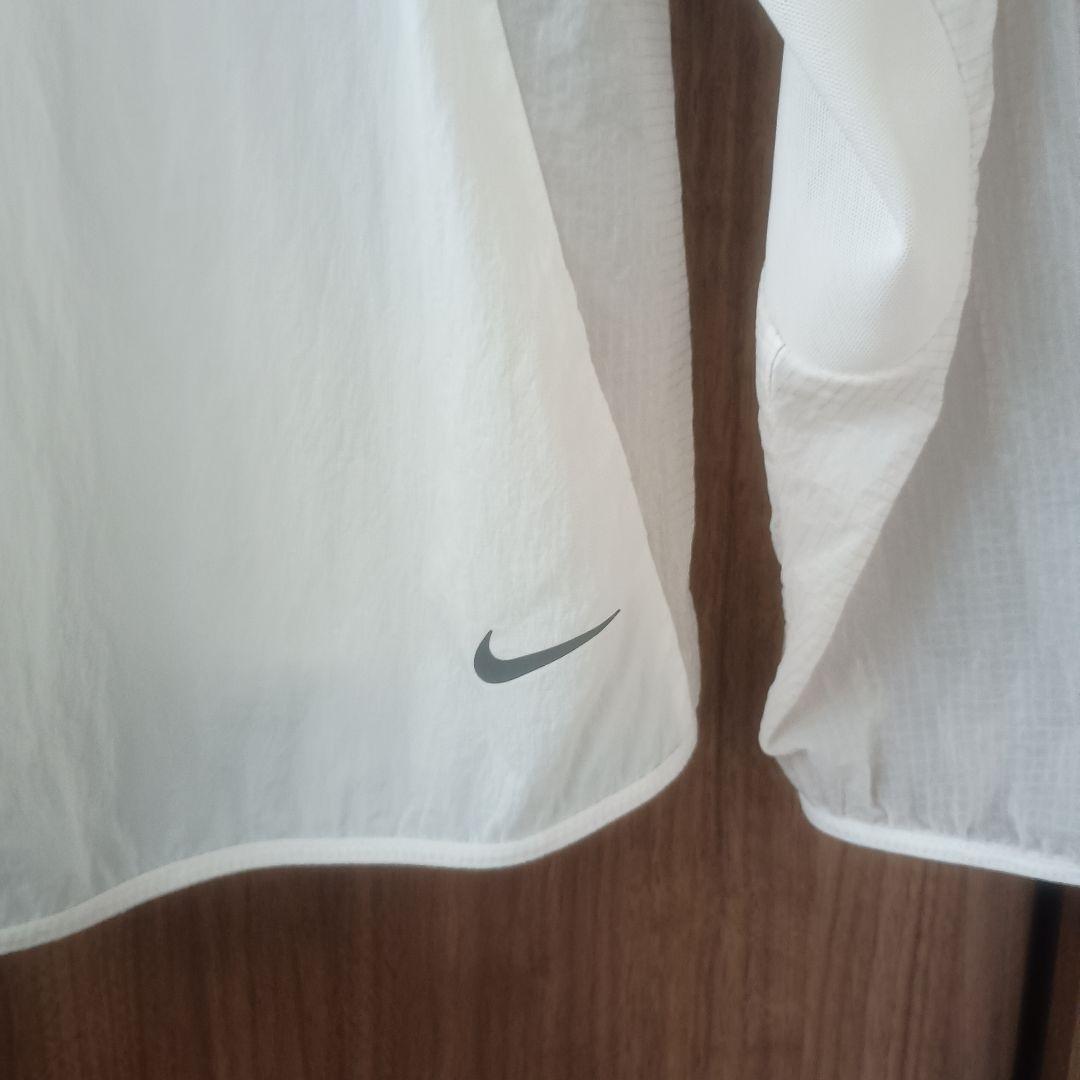 【〜3月末 限定値下げ】NIKE TRAILフード付きジャケット ホワイト