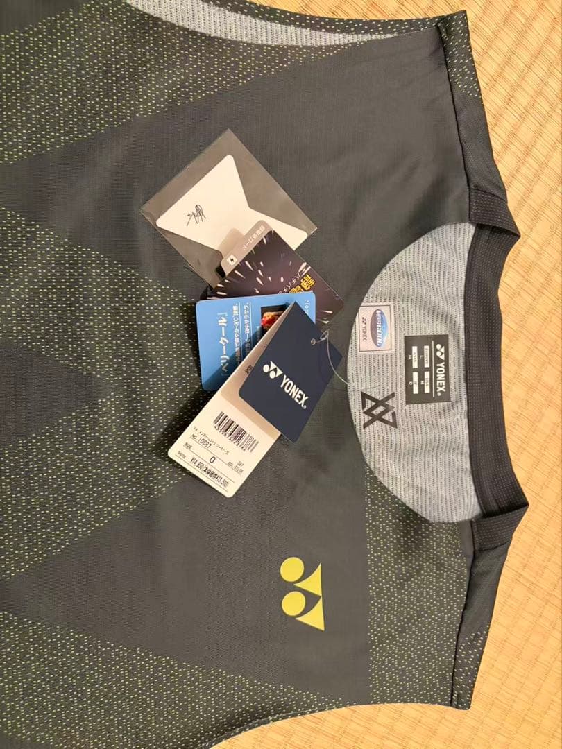 YONEX グレー ノースリーブシャツ