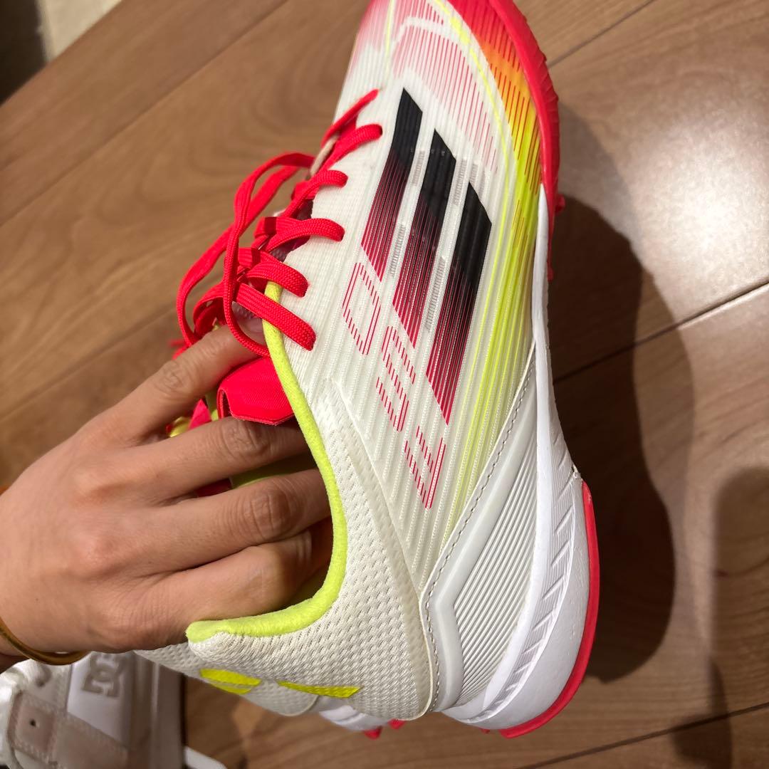 adidas F50 サッカーシューズ ホワイト/レッド/イエロー
