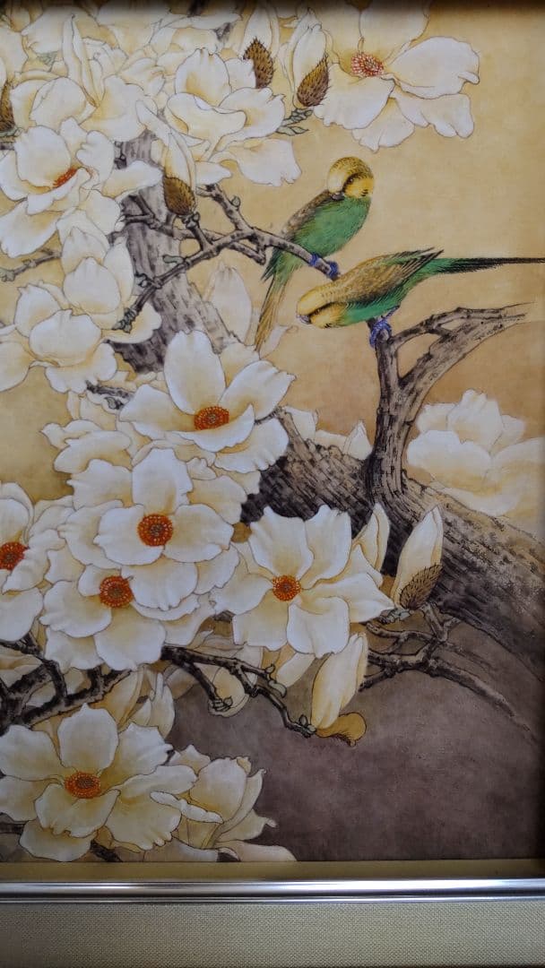 モクレンと緑色のセキセイインコ鳥の日本画