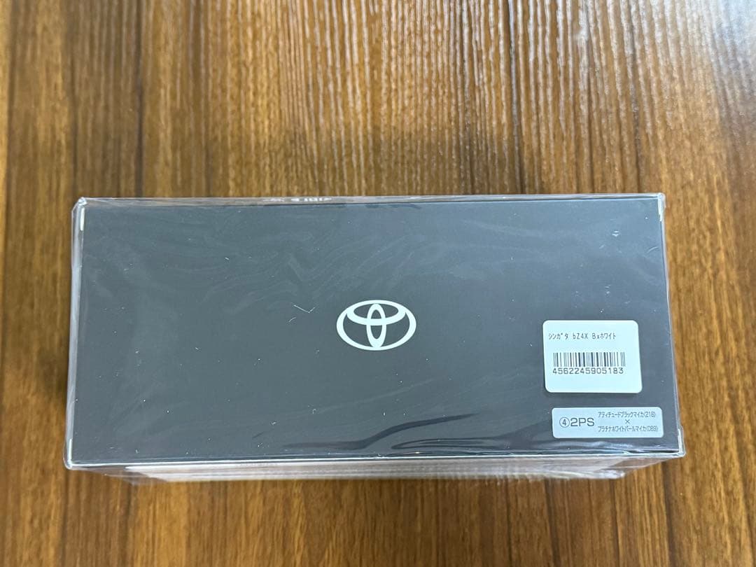 新型トヨタ bz4x 1/30 ブラック×ホワイトツートン ミニカー