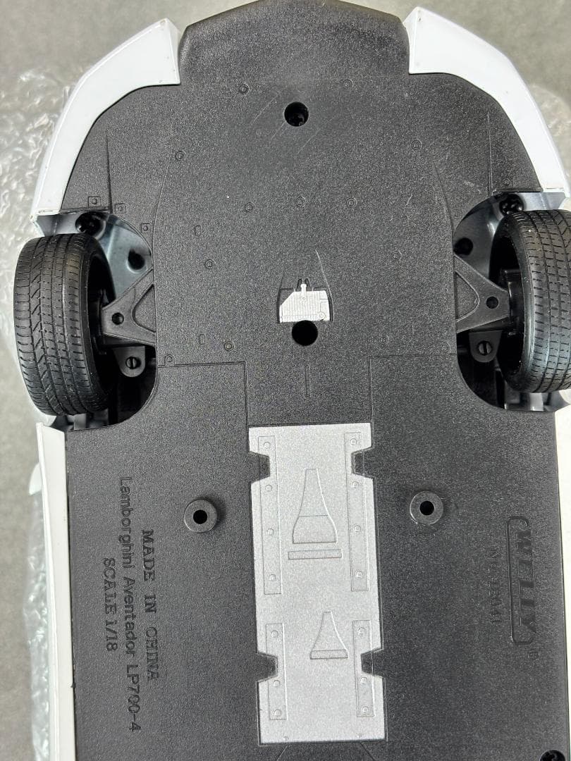 WELLY ランボルギーニ アヴェンタドール LP700-4 1/18