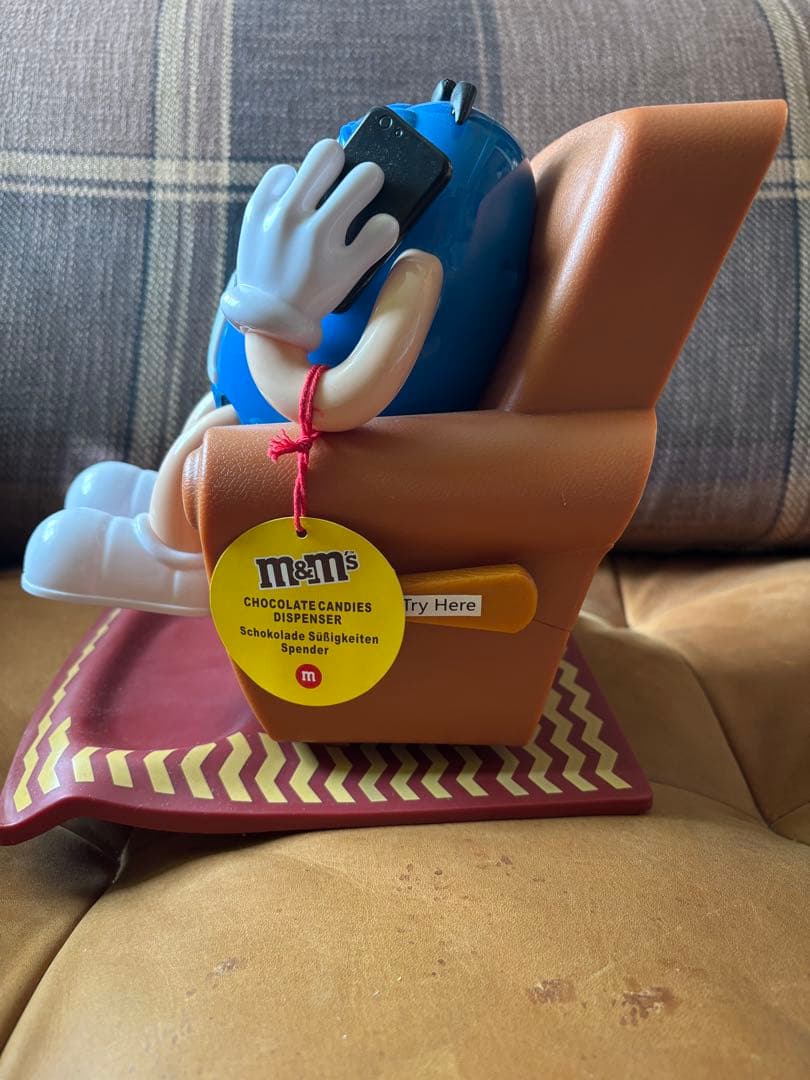 M&M's ディスペンサー　青椅子