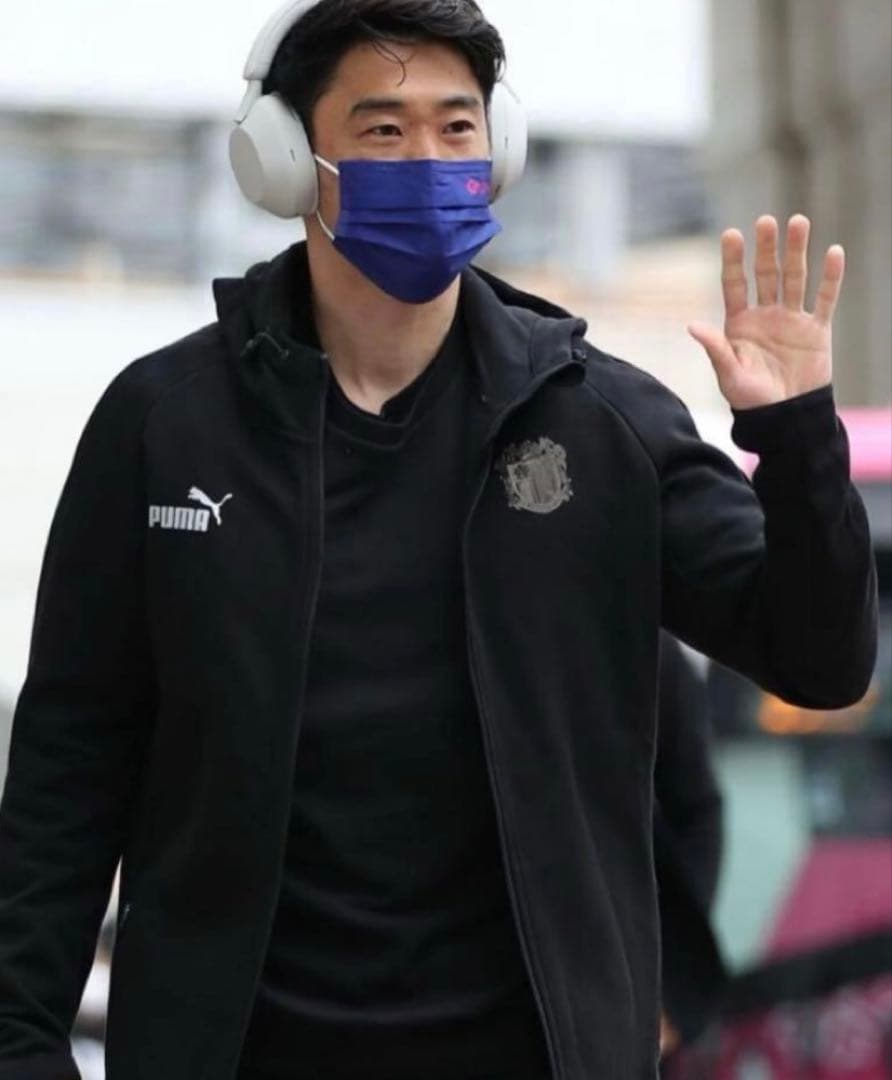セレッソ大阪　移動着　PUMA パーカー　上下セット　新品未使用ズボン