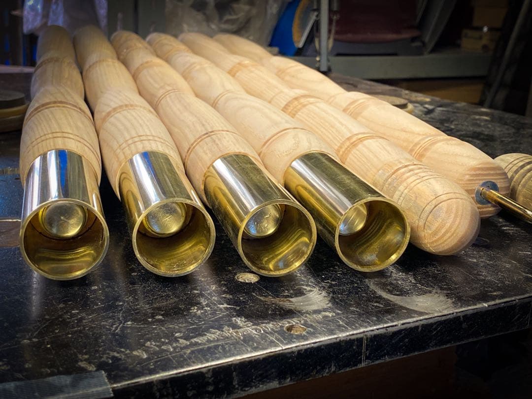 ウッドポール210㎝ボルト固定式ブラスパイプ仕様3本継2本1セット全体飾彫り