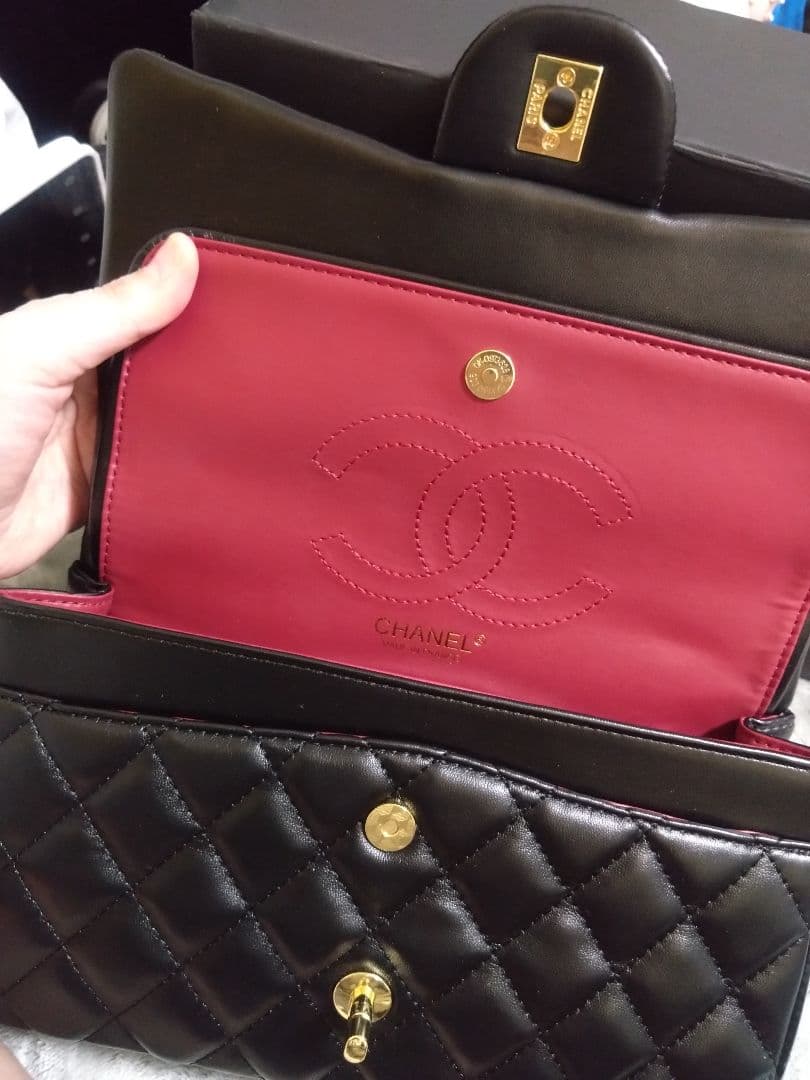CHANEL ブラックレザーショルダーバッグ