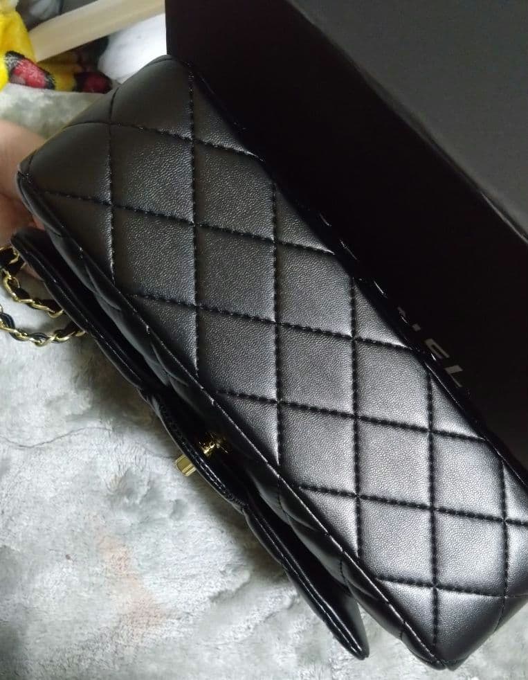 CHANEL ブラックレザーショルダーバッグ