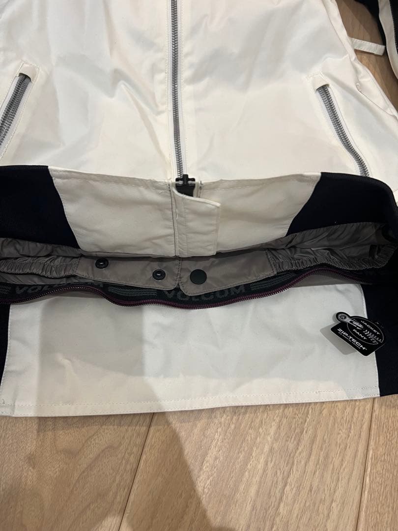 値下げ！【新品】VOLCOM スキーウェア 【上下セット】