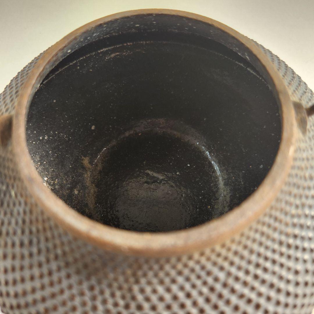 新品未使用品　南部菊泉堂造　鉄瓶　12型刷毛目アラレ　火鉢・五徳セット