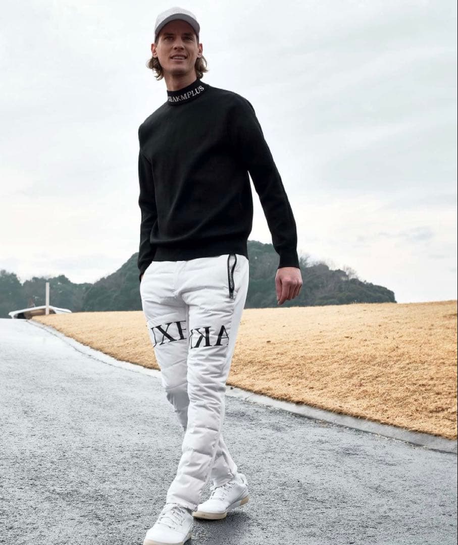 【新品】LUXAKMPLUS ブラック　セーター ハイネック