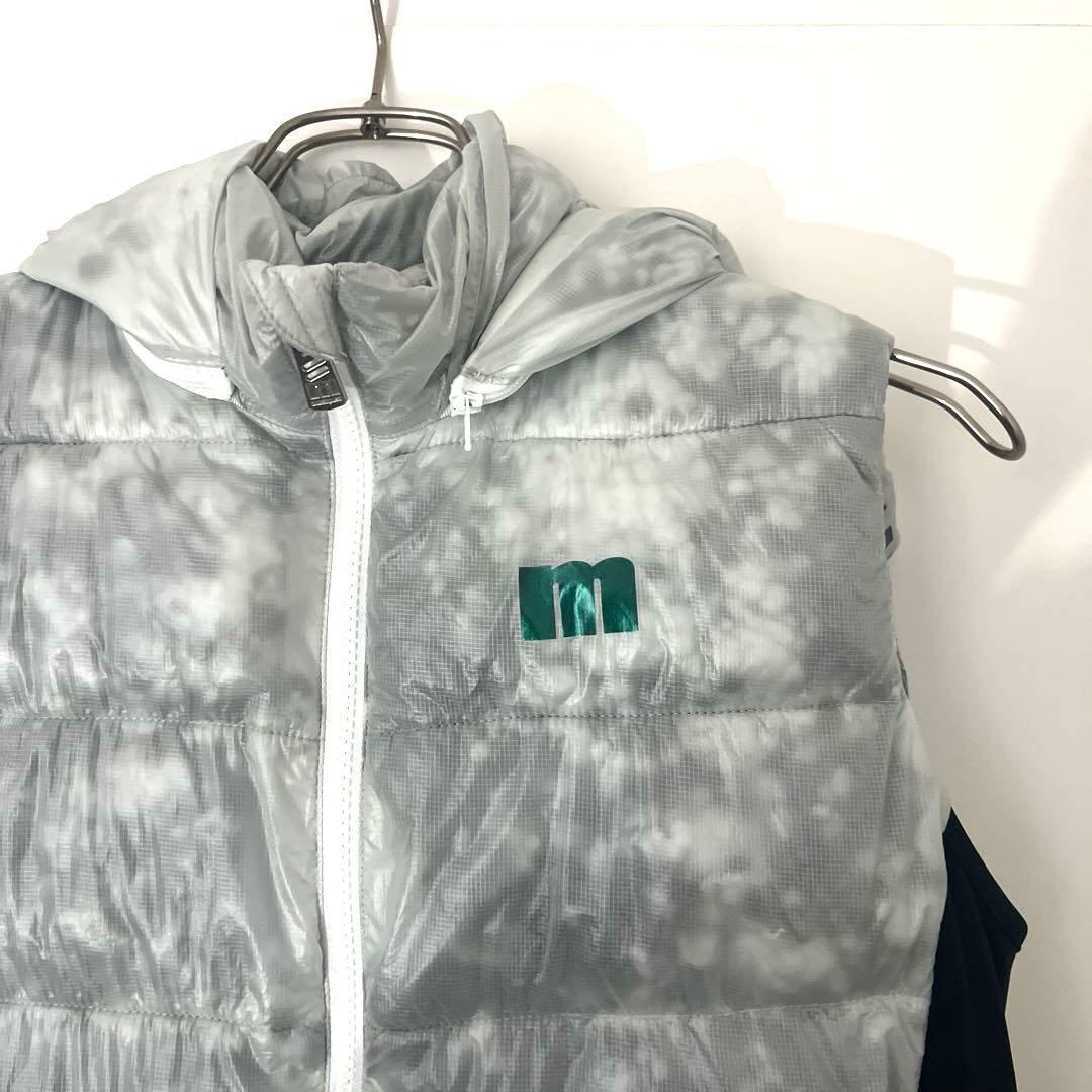 【極美品】マンシングウェア アウター フード付 中綿ベスト 総柄 グレー系