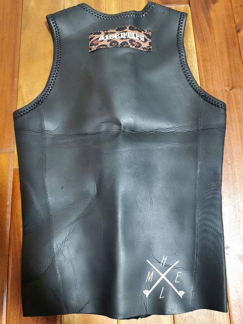 売り切り！AIDENTIFY × CAPTAINS HELM ベスト