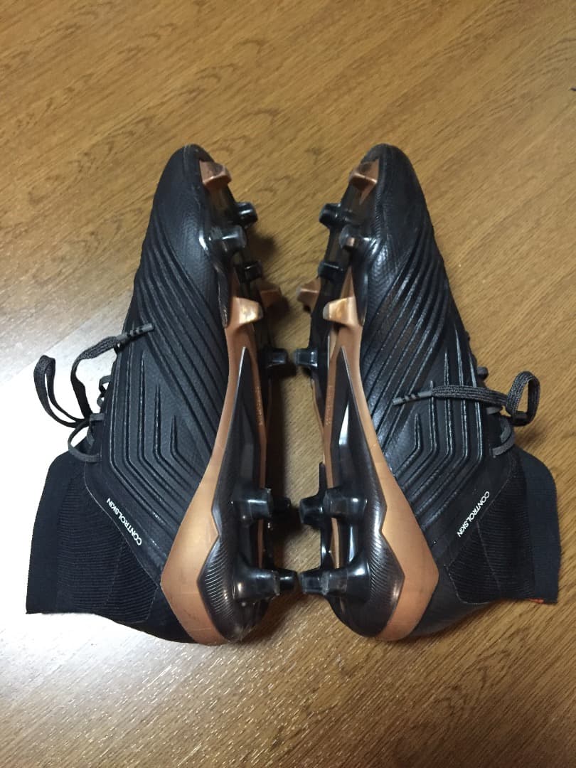 アディダス プレデター18.1 AG/FG