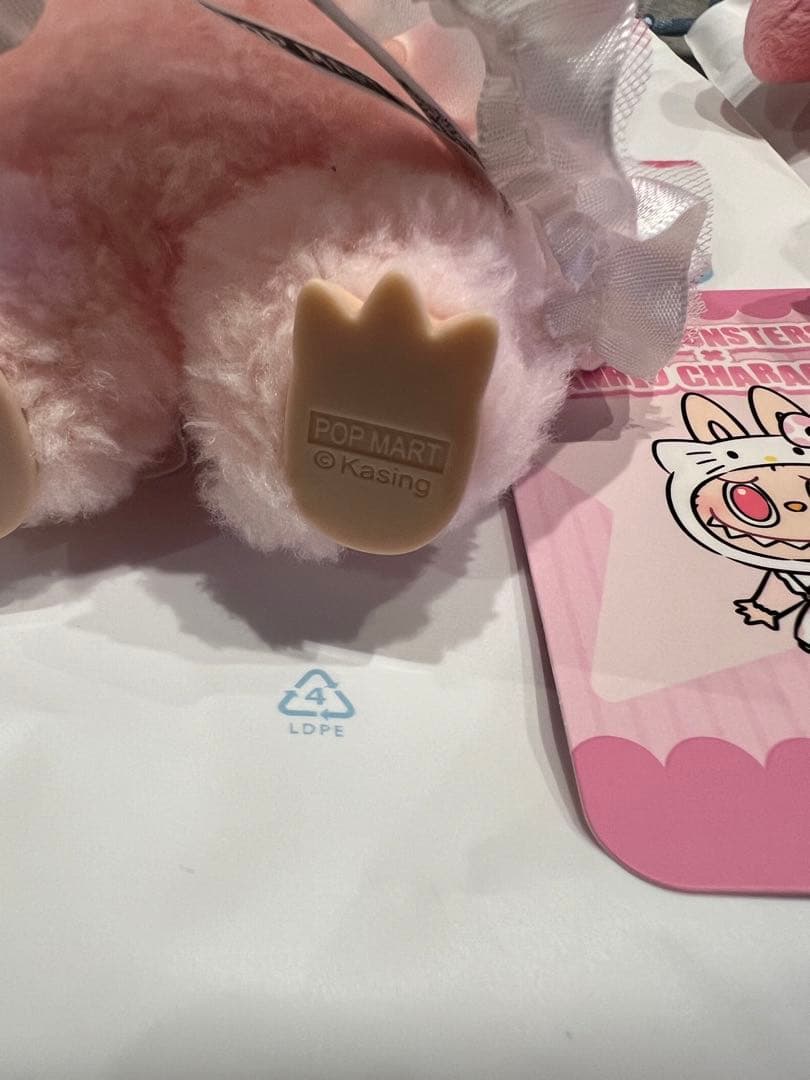ラブブ　サンリオコラボ　ハローキティ