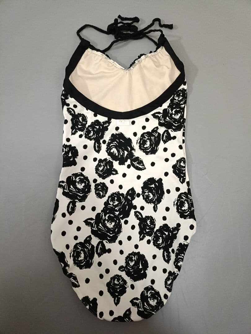 stina　スティナ　Lサイズ　タイプC　ホルターネック　フリル　花柄　中古美品