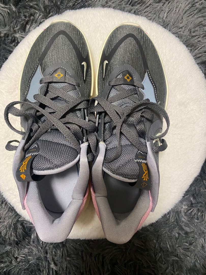 NIKEカイリーlow5バスケットボールシューズ グレー/ピンク