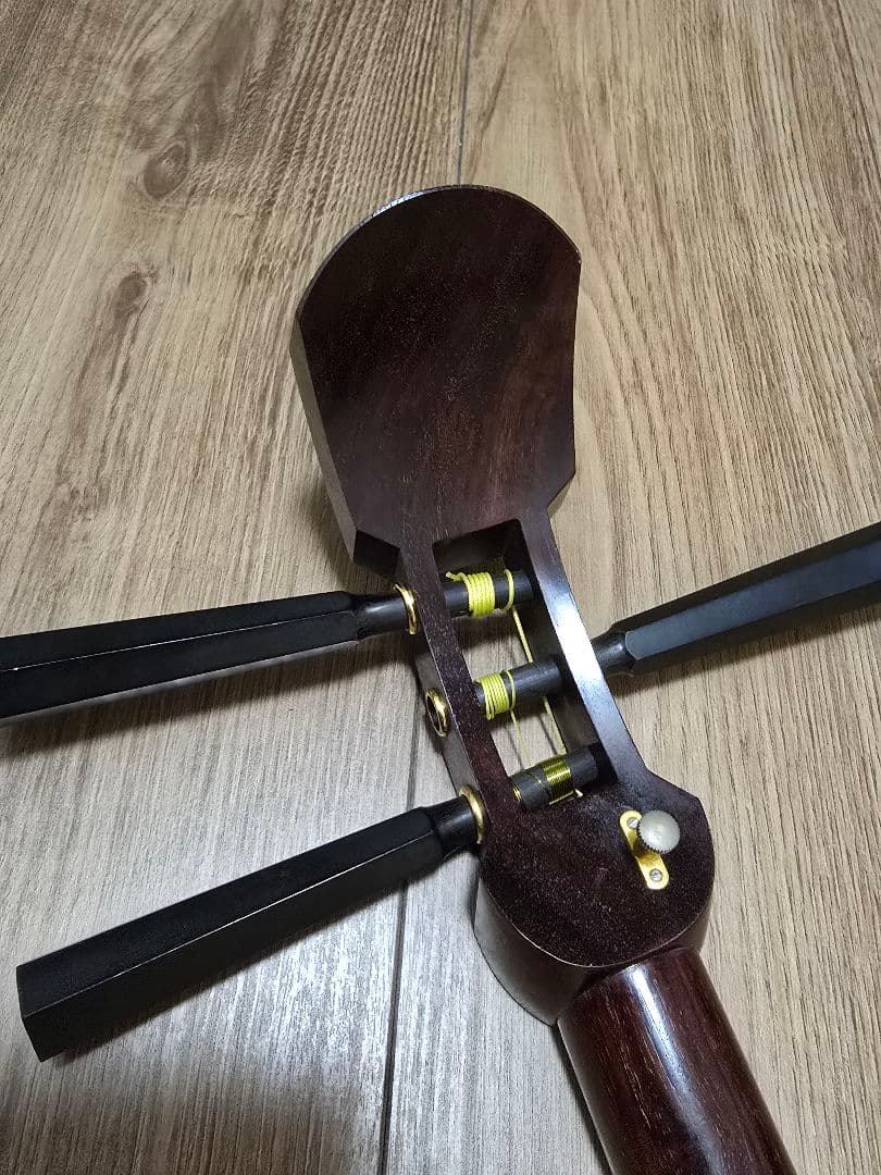 メンテナンス品　津軽三味線練習仕様　紅木の中棹三味線セット　正寸です