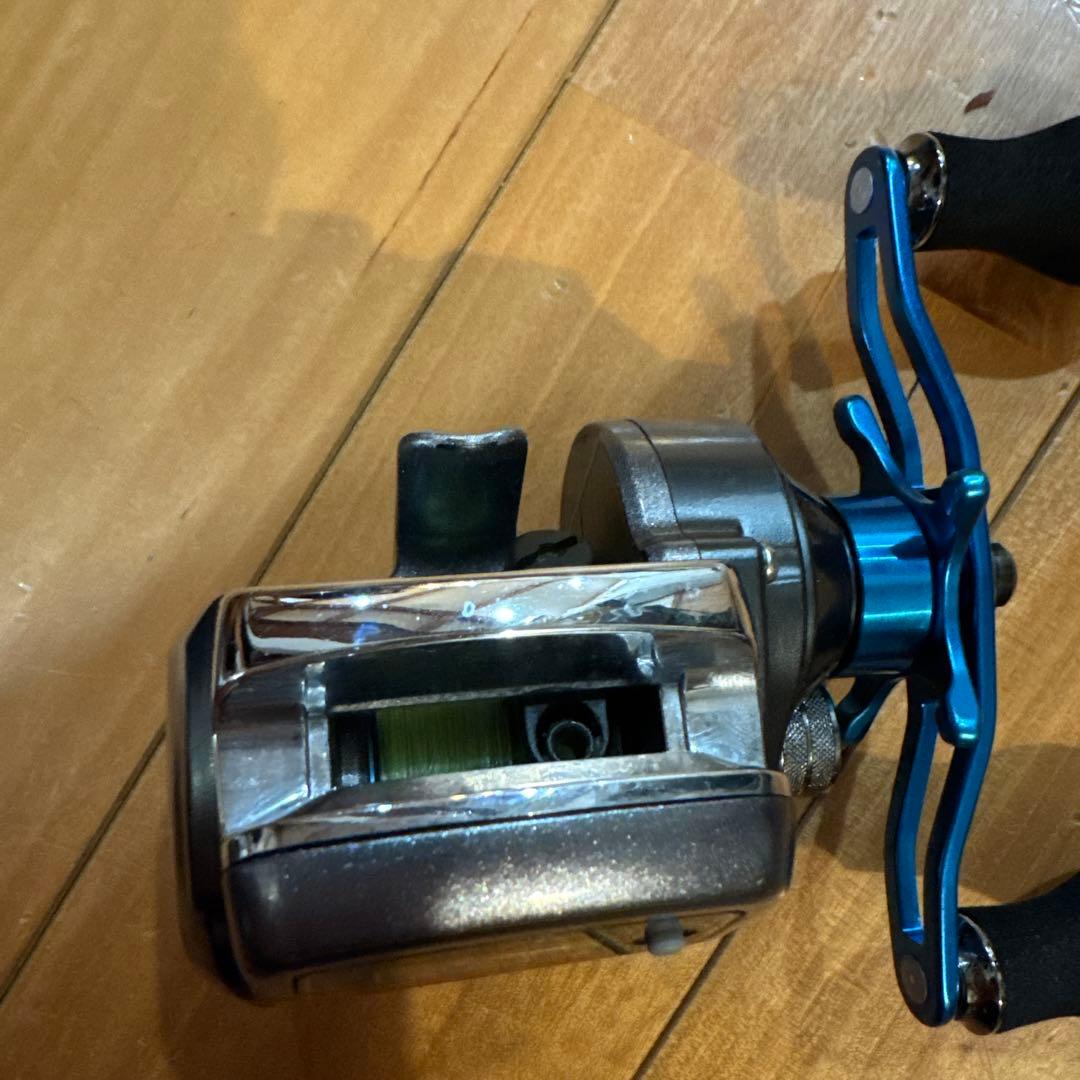 ダイワSALTIST ICS 100SH 右　フィッシングリール