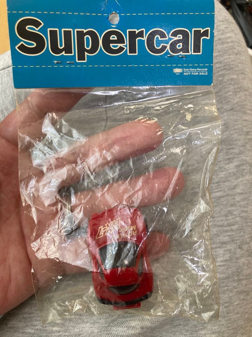 SUPER CAR TOUR '99 ピンバッジ 2個セットとチョロQ バンド