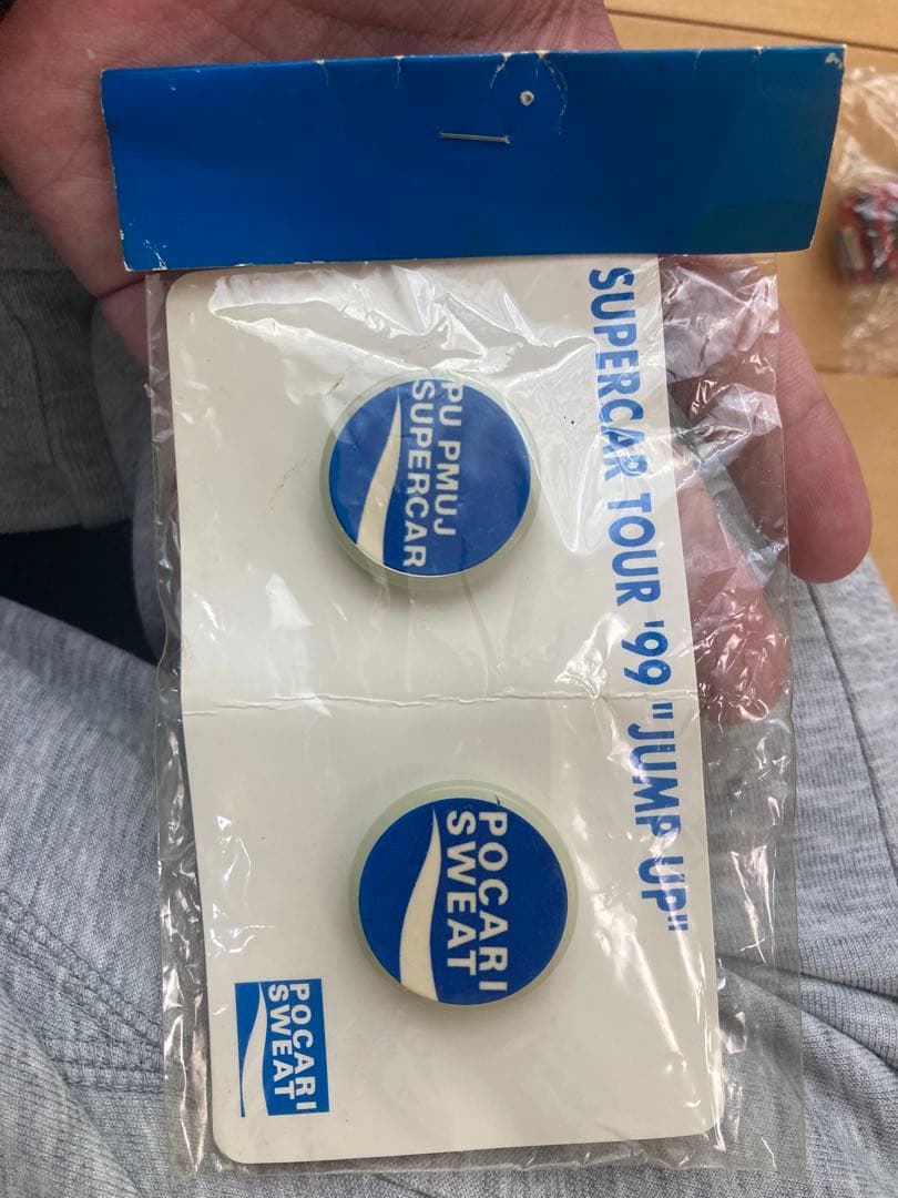 SUPER CAR TOUR '99 ピンバッジ 2個セットとチョロQ バンド