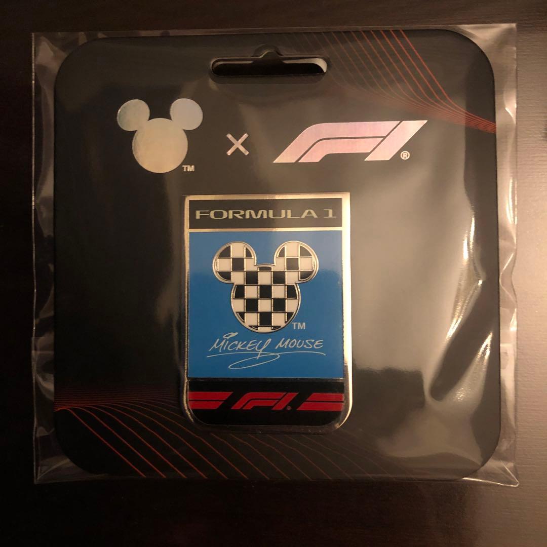 Disney x F1 ミッキー ピンバッジ 2026 CHECKER