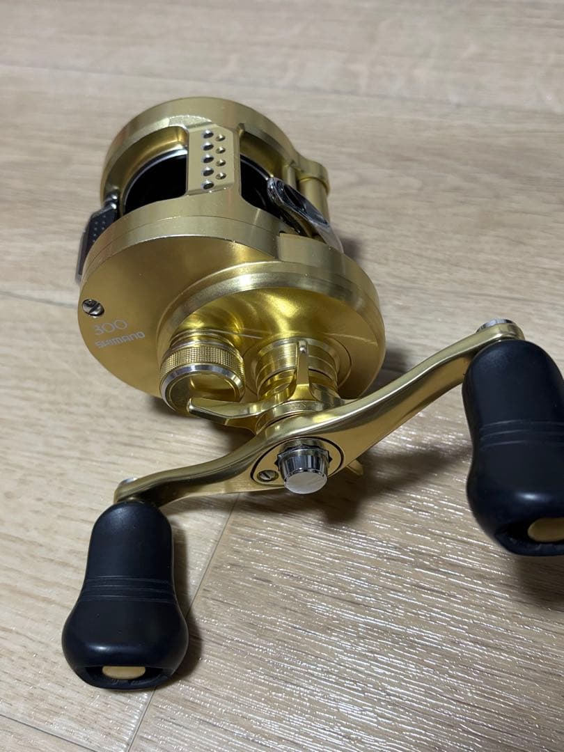 シマノ　15カルカッタコンクエスト300 右巻き