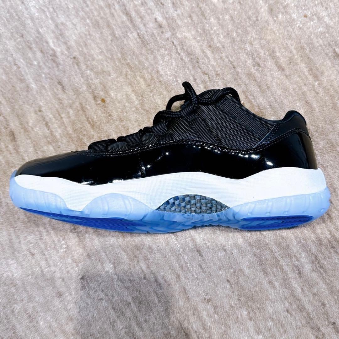 【NIKEエアジョーダン11 レトロロー】　ブラックアンドバーシティロイヤル